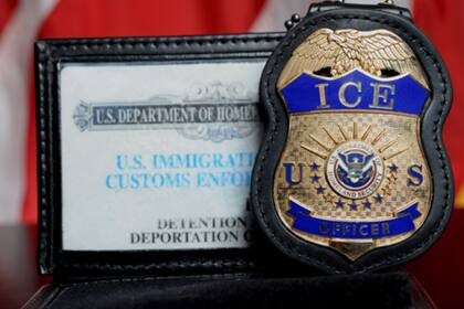 Según el Código de Regulaciones Federales, los agentes de inmigración deben identificarse durante una detención
