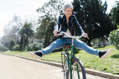 Según el dietista Trish Guy, es común que las mujeres suban de peso durante la menopausia y una caída de estrógeno provoca un aumento de peso