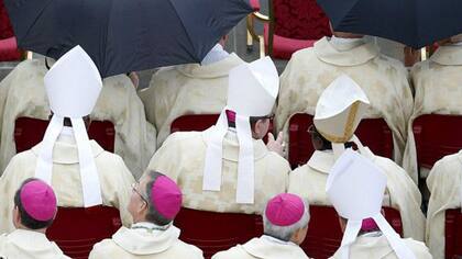 Según el documento, los obispos no tienen obligación de reportar a las autoridades civiles las denuncias de abuso