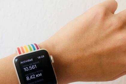 Según el Dr. Aguiar, se ha creado un sesgo de confirmación artificial en torno a los 10 mil pasos debido a que es un número redondo y fácil de recordar