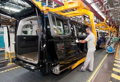 Según el economista Mauro Mazza, el cupo para importar 10.000 vehículos norteamericanos tendrá un impacto limitado en la industria automotriz porque representa solo el 1,45% de las ventas anuales totales en el país