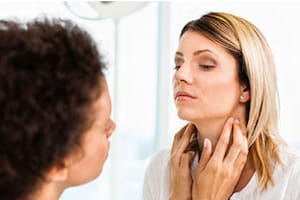 Cuál es el responsable de casi todos los cánceres de ano y garganta, y que se asocia sólo con las mujeres