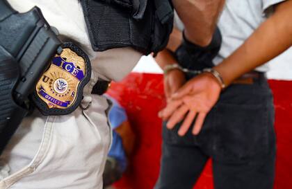 Según el estudio de Pew Research Center, en 2025, la población inmigrante no autorizada comenzó a disminuir debido al aumento de las deportaciones y la reducción de las protecciones