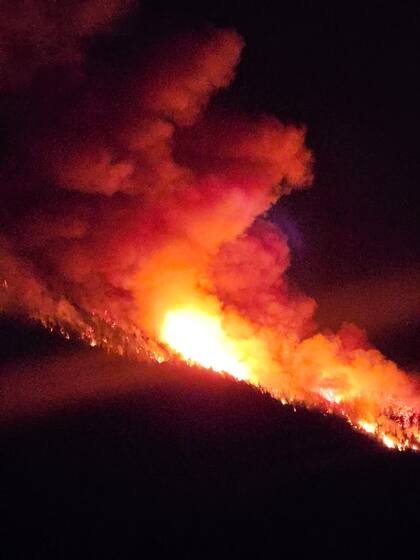 Según el gobernador chubutense, el inicio del fuego fue intencional, "con acelerante"