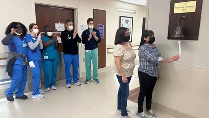 Según el hospital, hasta la fecha en EE.UU. solo se han registrado 59 trasplantes como el de López, es decir, de corazón, hígado y riñón