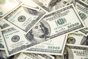 Según el informe de la consultora MAP, la Argentina sería barata al tipo de cambio paralelo y cara al oficial; $730 es un valor por encima del tipo de cambio real en la salida de la convertibilidad