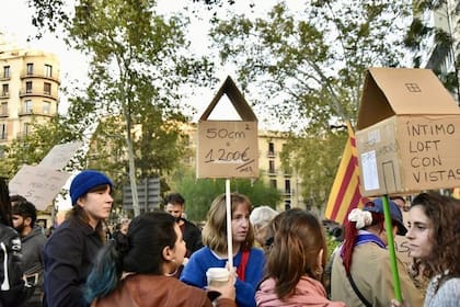 Según el popular sitio web de búsqueda de vivienda Idealista, el precio del alquiler en Barcelona ronda los 20 euros por metro cuadrado
