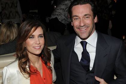 Según el rumor Jon Hamm y su compañera en la pantalla grande, Kristen Wiig, habrían tenido un affaire