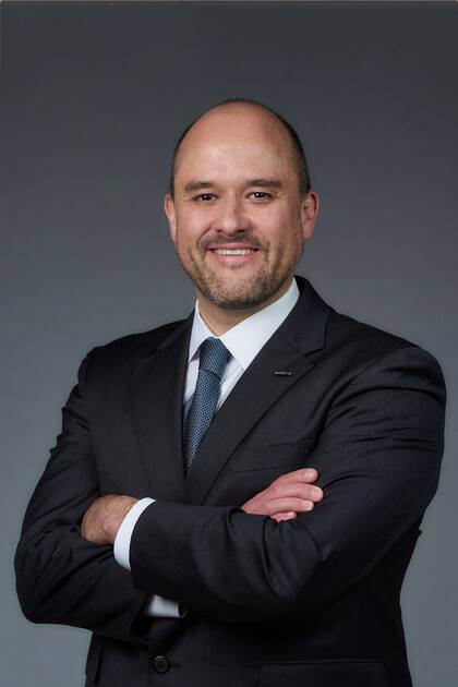 Según Espinosa, los gobiernos deberían ayudar en algo a las inversiones de vehículos eléctricos