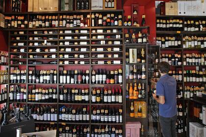 Según estadísticas de la industria, sólo en 2017 el consumo interno se derrumbó tres litros per cápita. La explicación está en el encarecimiento del vino en el último año