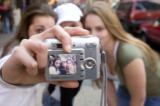 Por qué tus fotos de principios de los 2000 pueden haberse perdido para siempre (y varios consejos para conservar las que tienes ahora)