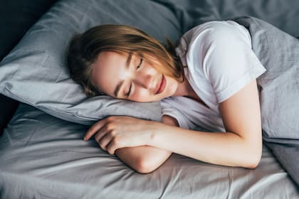 Según expertos en el área de la psicología, cerrar la puerta al dormir responde a una necesidad básica de seguridad, tanto física como mental