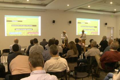 Según explicó, en la Comunidad Europea se está en pleno debate para ver si se vuelve a prorrogar el permiso para el uso de glifosato