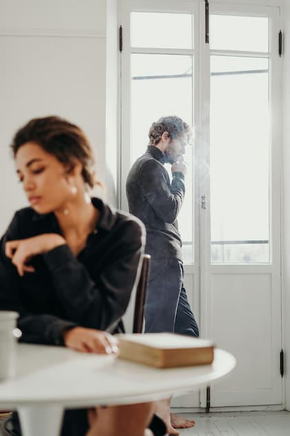 Según explicó la experta, las personas que buscan parejas que no construyen un amor sano, se vincularía directamente con experiencias traumáticas pasadas