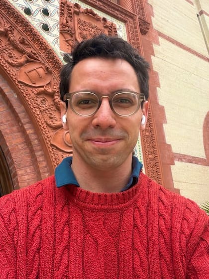 Según Fishback, su padre perdió su negocio debido a trabajadores extranjeros que ingresaron de manera ilegal a Estados Unidos