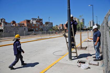 Según información brindada por el IVC, el plan de urbanización consiste, entre otras cosas, en dotar al barrio de los servicios básicos, construir unas 600 viviendas y remodelar entre 300 y 400
