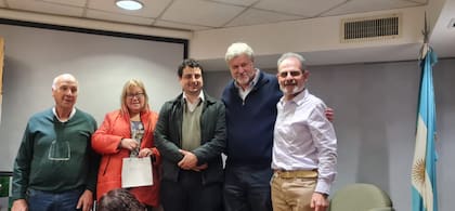 Según informaron, a Claudio González lo acompañarán en la vicepresidencia primera la licenciada en Tecnología de Alimentos Gabriela Sánchez Pascua; la vicepresidencia segunda estará a cargo del ingeniero en Alimentos Renso Gaudenzi; la tesorería a cargo del ingeniero forestal Carlos Insua y; la secretaría general a cargo de Pedro Vigneau