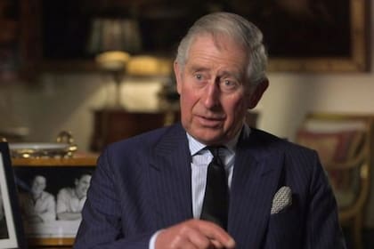 Según informaron fuentes a The Sun, el príncipe Carlos no quiere intervenir en la disputa de sus hijos ni permanecer demasiado tiempo con ellos en el homenaje a Lady Di