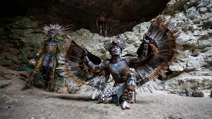 Según la creencia maya, primero hay que pedir permiso y realizar rituales para entrar a los cenotes con seguridad.