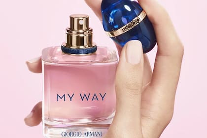 Según la descripción del producto, es "una fragancia para mujeres que se atreven a vivir la vida a su manera" (Macy's)