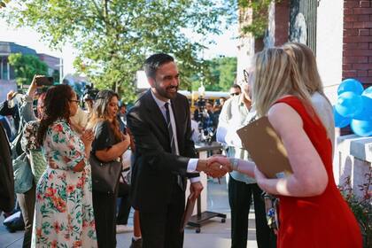 Según la encuesta, Mamdani es percibido como más honesto y empático