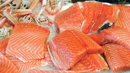 Según, la FDA, el salmón es tan sano que no necesita llevar la etiqueta de transgénico