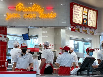 Según la ley en EE.UU., cada empresa puede decidir si sus empleados trabajarán o no en un día feriado (Unsplash/Qi Li)