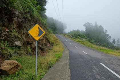 Según la norma argentina, se debe informar el fin de tramo donde hay posibilidad de derrumbe