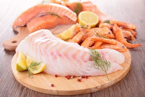 Consumir pescado dos veces a la semana es bueno para el corazón y los vasos sanguíneos, confirma Harvard