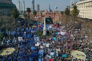 Alberto Fernández llamó a los movimientos sociales y la marcha de apoyo quedó suspendida
