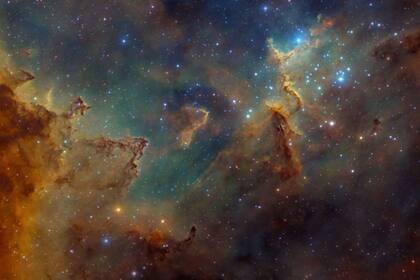 Según las teorías actuales, todo lo que conocemos alguna vez se concentró en un punto de densidad infinita que hizo explosión; el fenómeno se conoce como Big Bang