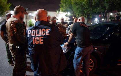 Según los Centros de Estudios Migratorios, en Estados Unidos, viven 11.7 millones de personas indocumentadas (Foto Archivo)