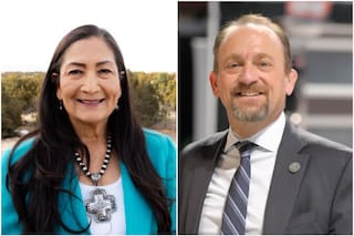 Quién lidera las encuestas entre Debra Haaland y Greggory Hull