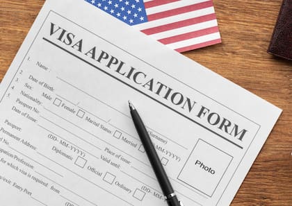Según los datos proporcionados por Invest In the USA en su panel de control de visas, en el año fiscal 2025 la categoría sin reserva emitidas a ciudadanos chinos representaron el 50% del total