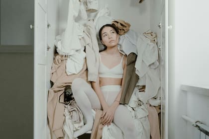 Según los especialistas, el desorden en nuestros armarios es un reflejo de cómo nos sentimos emocionalmente (imagen ilustrativa)