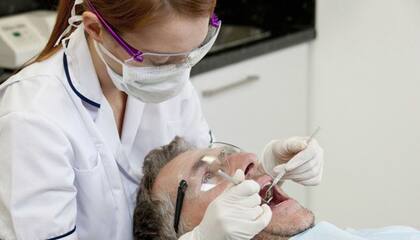 ¿Miedo al dentista? Estudio demuestra que los jóvenes se estresan más con la anestesia que con otras medidas