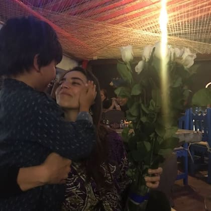 Según los medios locales, la actriz falleció en su casa rodeada de su familia, incluido su hijo, quien hoy tendría 15 años