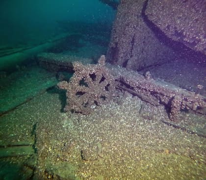 Según los testigos, y lo recolectado por los investigadores, la goleta se hundió de proa