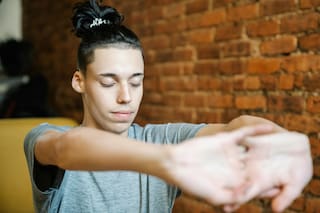 ¿Es malo para la salud hacer crujir las articulaciones?