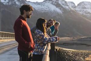 Según Oxfeldt, los noruegos ricos contrastan cada vez más sus cómodas vidas con las de las personas que pasan apuros