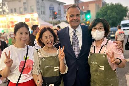 Según Politico, tras la salida de Kamala Harris, Caruso recibió múltiples llamadas de aliados que lo instan a postularse por la gobernación o intentar nuevamente la alcaldía