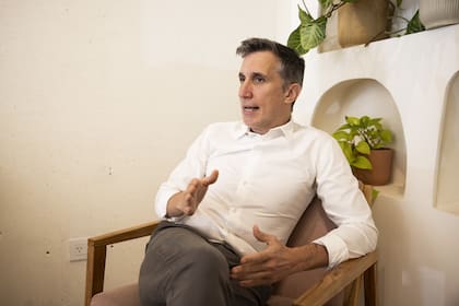 Según Rapetti, la estrategia de “somos nosotros o las siete plagas” limita la sustentabilidad del programa económico