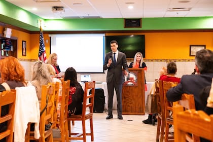 Según registros de la FEC y Transparency USA, Bashar Kalai —padre del candidato y CEO de la firma Amerapex— ha realizado aportes significativos a figuras demócratas como Beto O’Rourke, Hillary Clinton y Tim Kaine