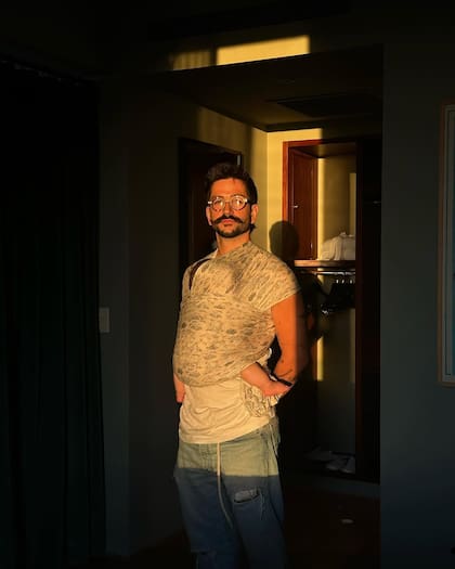 Según relataron, Camilo tenía a su hija Amaranto dormida en un fular y la azafata le pidió que la sacara de ahí para el aterrizaje, algo con lo que él no estuvo de acuerdo (Foto: Captura de video)