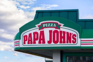 Papa John’s cerrará 300 locales y despedirá personal para frenar su crisis