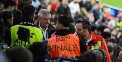 Según testigos, los médicos hicieron lo imposible por salvarle la vida al malogrado hincha que murió en la final de la Nations League