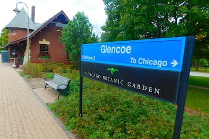 Según un estudio, Glencoe, un suburbio a 40 minutos del centro de Chicago, es el barrio más caro de Illinois (http://www.encyclopedia.chicagohistory.org/)
