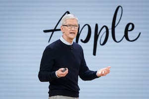 La estrategia de Tim Cook para fabricar el iPhone en Estados Unidos y que cambiaría las reglas del juego