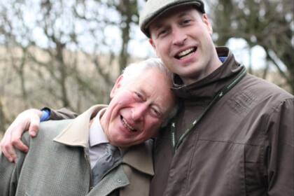 Según una escena de The Crown, años atrás Carlos y William tuvieron una conversación en la cual el príncipe de Gales acusó a su madre de ser el culpable de la muerte de su madre