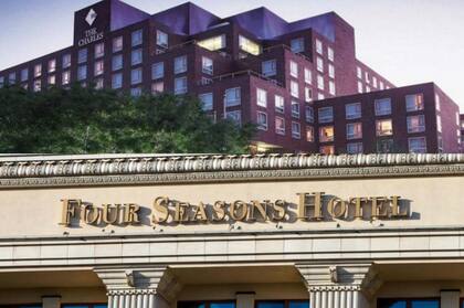Según una publicación de negocios, Gates posee la mitad de la cadena hotelera Four Seasons